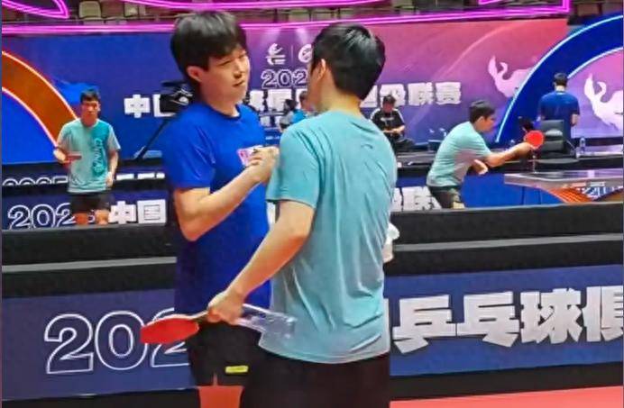 Rookie在切尔西比赛中出色发挥，出色防守引发热议！赛场气氛高涨的简单介绍