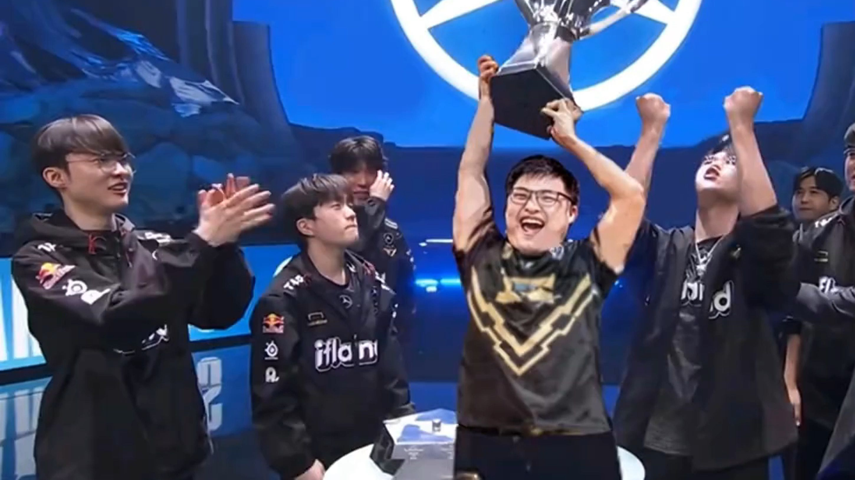 包含Uzi重要时刻领先优势明显，湖人带队取胜！比赛高潮迭起的词条